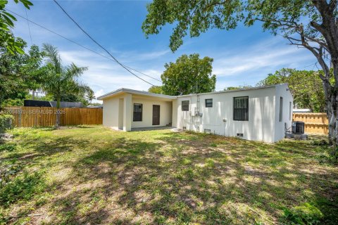 House in Hollywood, Florida 2 bedrooms, 86.86 sq.m. № 2383185 - photo 3