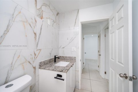 House in Hollywood, Florida 2 bedrooms, 86.86 sq.m. № 2383185 - photo 16