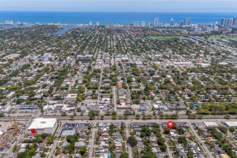 House in Hollywood, Florida 2 bedrooms, 86.86 sq.m. № 2383185 - photo 26