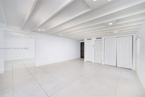House in Hollywood, Florida 2 bedrooms, 86.86 sq.m. № 2383185 - photo 13