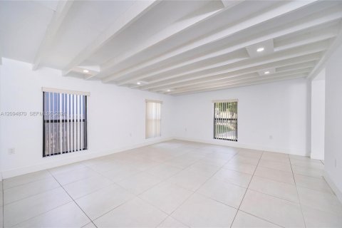 House in Hollywood, Florida 2 bedrooms, 86.86 sq.m. № 2383185 - photo 14