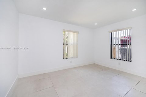 House in Hollywood, Florida 2 bedrooms, 86.86 sq.m. № 2383185 - photo 19