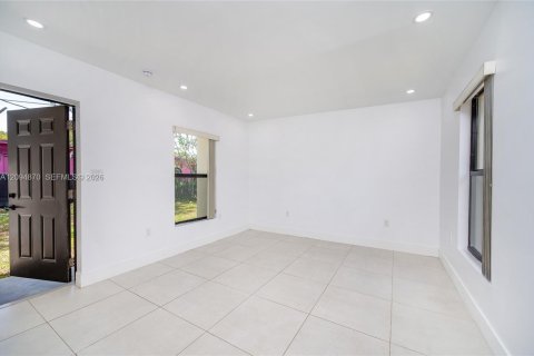 House in Hollywood, Florida 2 bedrooms, 86.86 sq.m. № 2383185 - photo 20