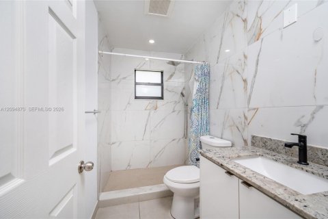 House in Hollywood, Florida 2 bedrooms, 86.86 sq.m. № 2383185 - photo 17