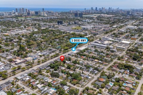 House in Hollywood, Florida 2 bedrooms, 86.86 sq.m. № 2383185 - photo 23