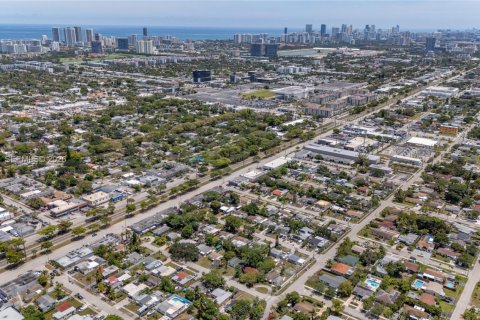 House in Hollywood, Florida 2 bedrooms, 86.86 sq.m. № 2383185 - photo 24