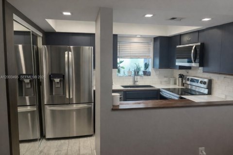 Купить кондоминиум в Майами, Флорида 2 спальни, 96.34м2, № 2068133 - фото 2