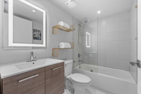 Condominio en venta en Bay Harbor Islands, Florida, 2 dormitorios, 108.14 m2 № 2005974 - foto 12