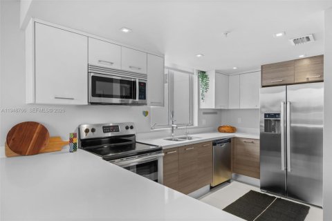 Condominio en venta en Bay Harbor Islands, Florida, 2 dormitorios, 108.14 m2 № 2005974 - foto 6