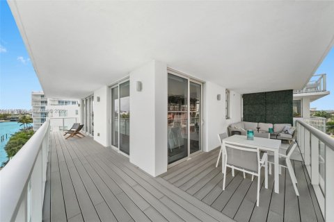 Condominio en venta en Bay Harbor Islands, Florida, 2 dormitorios, 108.14 m2 № 2005974 - foto 17