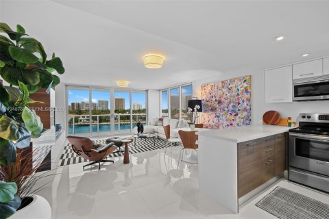 Condominio en venta en Bay Harbor Islands, Florida, 2 dormitorios, 108.14 m2 № 2005974 - foto 5