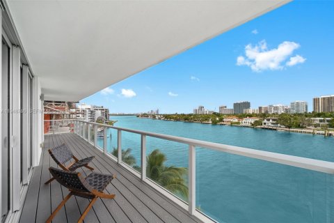 Condominio en venta en Bay Harbor Islands, Florida, 2 dormitorios, 108.14 m2 № 2005974 - foto 14