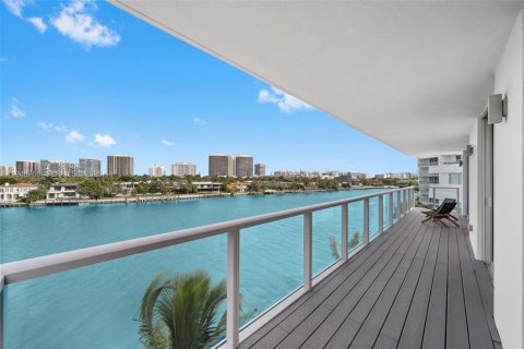 Condominio en venta en Bay Harbor Islands, Florida, 2 dormitorios, 108.14 m2 № 2005974 - foto 15