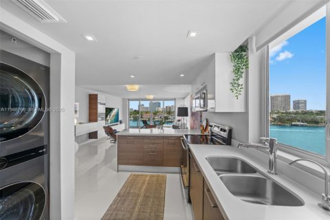 Condominio en venta en Bay Harbor Islands, Florida, 2 dormitorios, 108.14 m2 № 2005974 - foto 7