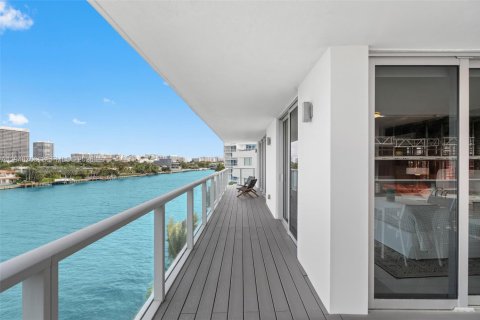 Condominio en venta en Bay Harbor Islands, Florida, 2 dormitorios, 108.14 m2 № 2005974 - foto 16