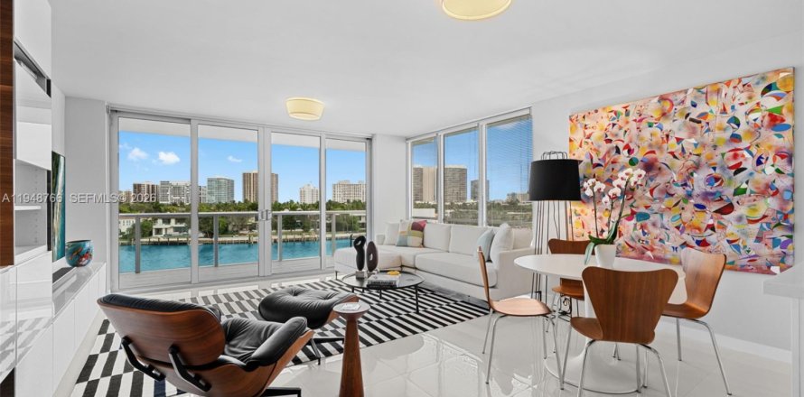 Condominio en Bay Harbor Islands, Florida, 2 dormitorios  № 2005974