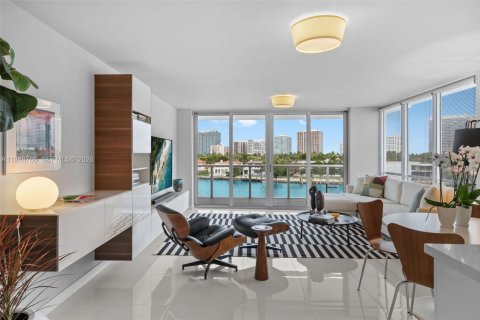 Condominio en venta en Bay Harbor Islands, Florida, 2 dormitorios, 108.14 m2 № 2005974 - foto 2