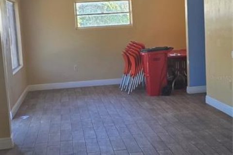 Commercial property in Groveland, Florida 130.43 sq.m. № 2224458 - photo 8