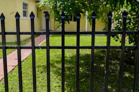 House in Miami, Florida 3 bedrooms, 124.12 sq.m. № 2069628 - photo 18