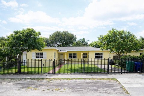 House in Miami, Florida 3 bedrooms, 124.12 sq.m. № 2069628 - photo 20