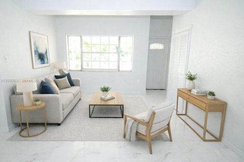 House in Miami, Florida 3 bedrooms, 124.12 sq.m. № 2069628 - photo 8