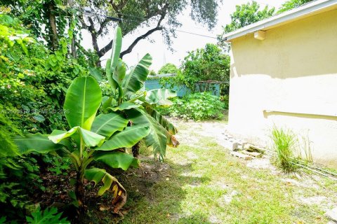 House in Miami, Florida 3 bedrooms, 124.12 sq.m. № 2069628 - photo 15