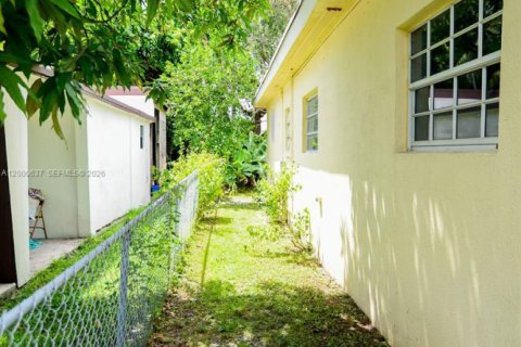 House in Miami, Florida 3 bedrooms, 124.12 sq.m. № 2069628 - photo 30