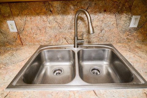 House in Miami, Florida 3 bedrooms, 124.12 sq.m. № 2069628 - photo 26