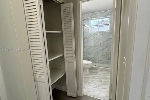 Снять в аренду виллу или дом в Майами, Флорида 2 спальни, 142.98м2, № 2060638 - фото 3