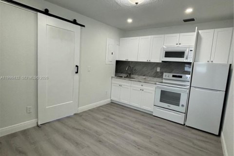 Снять в аренду виллу или дом в Майами, Флорида 2 спальни, 142.98м2, № 2060638 - фото 2