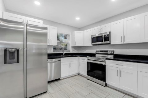 Villa ou maison à vendre à Hollywood, Floride: 3 chambres, 122.63 m2 № 2030100 - photo 7