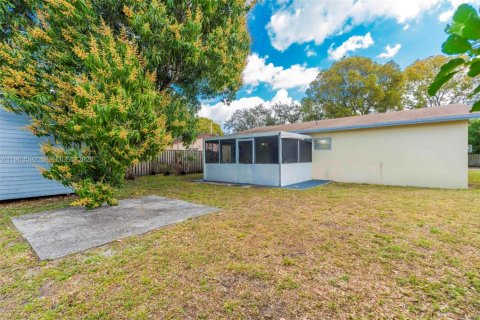 Villa ou maison à vendre à Hollywood, Floride: 3 chambres, 122.63 m2 № 2030100 - photo 23