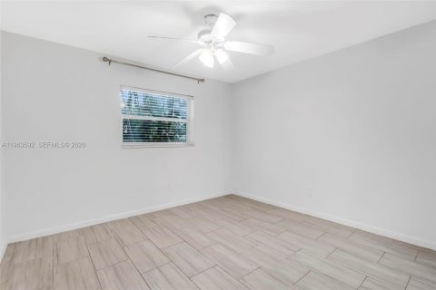 Villa ou maison à vendre à Hollywood, Floride: 3 chambres, 122.63 m2 № 2030100 - photo 11