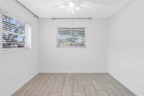 Villa ou maison à vendre à Hollywood, Floride: 3 chambres, 122.63 m2 № 2030100 - photo 19