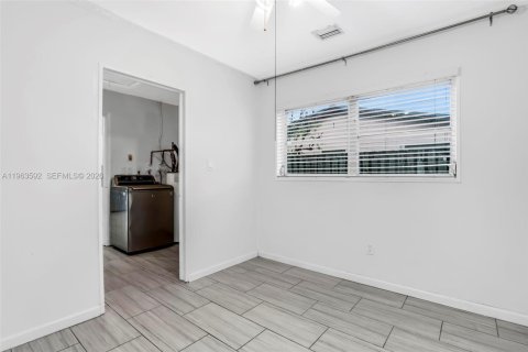 Villa ou maison à vendre à Hollywood, Floride: 3 chambres, 122.63 m2 № 2030100 - photo 20