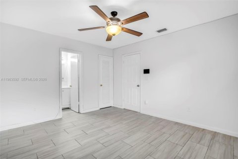 Villa ou maison à vendre à Hollywood, Floride: 3 chambres, 122.63 m2 № 2030100 - photo 13