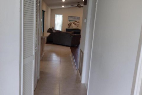 Villa ou maison à louer à Port St. Lucie, Floride: 3 chambres, 164.62 m2 № 2401770 - photo 7