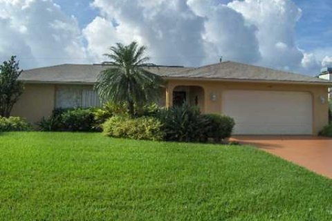 Villa ou maison à louer à Port St. Lucie, Floride: 3 chambres, 164.62 m2 № 2401770 - photo 2