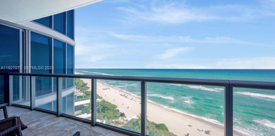 Кондоминиум с 3 спальнями в Санни-Айлс-Бич, Флорида № 1985977