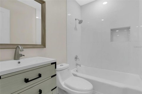 Villa ou maison à louer à Winter Park, Floride: 5 chambres, 229.65 m2 № 2410296 - photo 9
