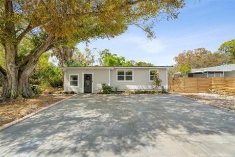 House in Sarasota, Florida 2 bedrooms, 102.75 sq.m. № 2166172