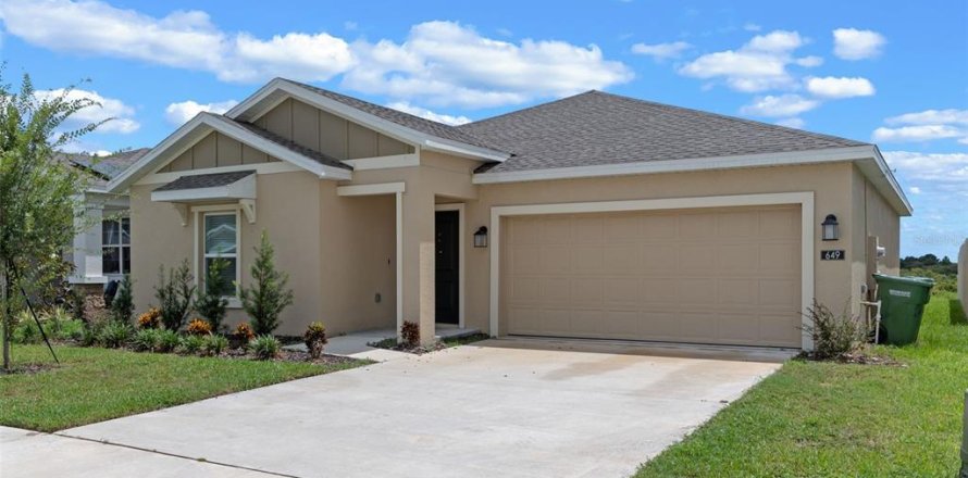 House in Winter Haven, Florida 3 bedrooms, 144.46 sq.m. № 1879254