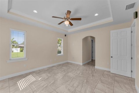 House in Cape Coral, Florida 3 bedrooms, 264.68 sq.m. № 1392662 - photo 21