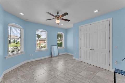 House in Cape Coral, Florida 3 bedrooms, 264.68 sq.m. № 1392662 - photo 27