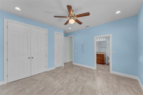 House in Cape Coral, Florida 3 bedrooms, 264.68 sq.m. № 1392662 - photo 30