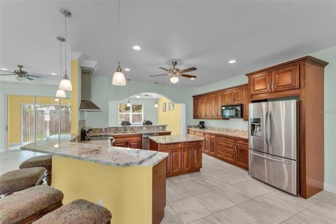 House in Cape Coral, Florida 3 bedrooms, 264.68 sq.m. № 1392662 - photo 14