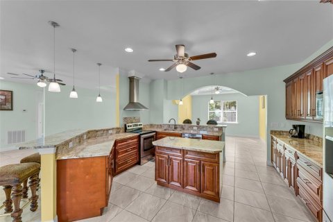 House in Cape Coral, Florida 3 bedrooms, 264.68 sq.m. № 1392662 - photo 13