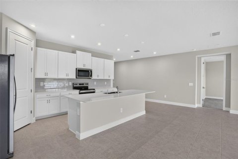 House in Parrish, Florida 3 bedrooms, 205.22 sq.m. № 2235757 - photo 10