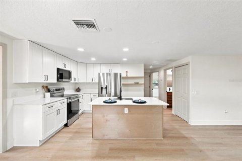 Villa ou maison à vendre à Kissimmee, Floride: 3 chambres, 149.29 m2 № 2324788 - photo 16