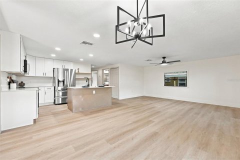 Villa ou maison à vendre à Kissimmee, Floride: 3 chambres, 149.29 m2 № 2324788 - photo 14